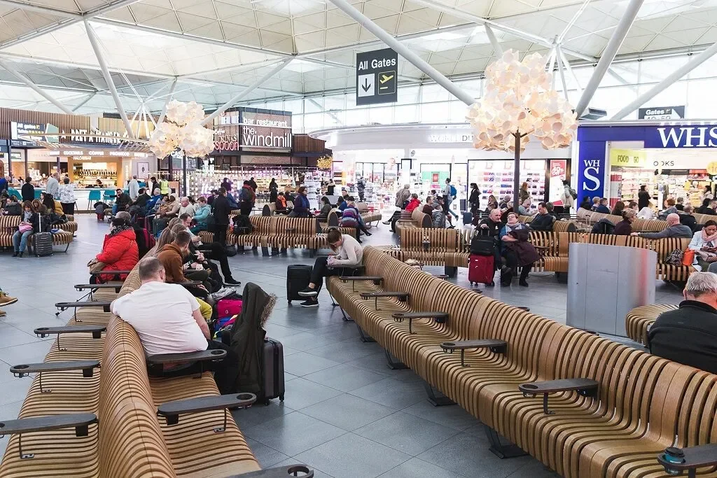 Hiện cầu thủ này đã được tại ngoại, Stansted